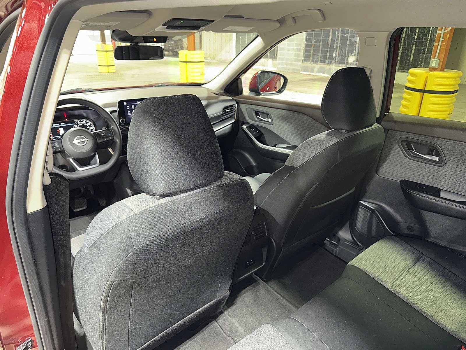 Used 2023 Nissan Rogue SV image 27