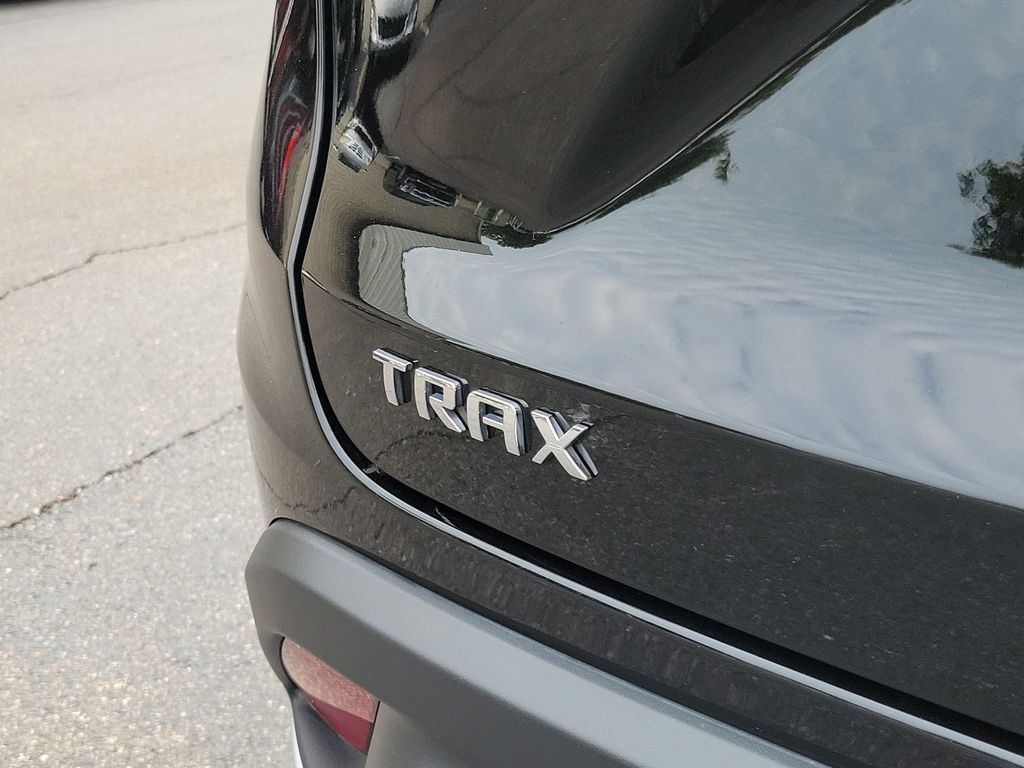 Used 2025 Chevrolet Trax LT FWD image 9