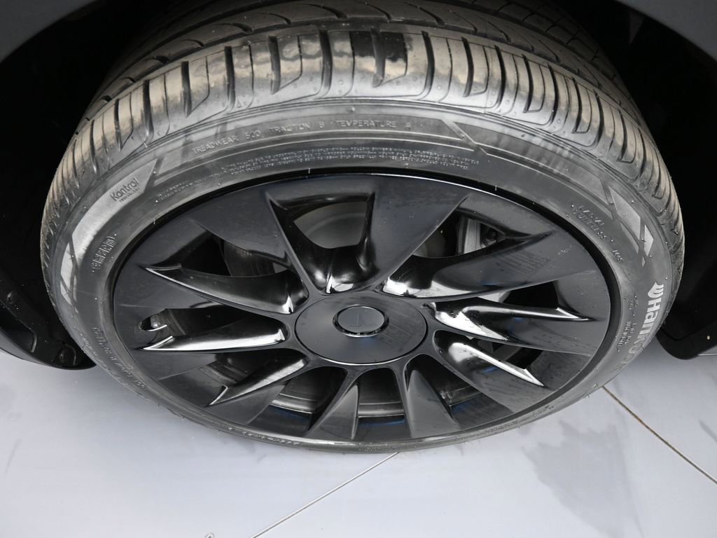 Used 2023 Tesla Model Y Long Range image 14