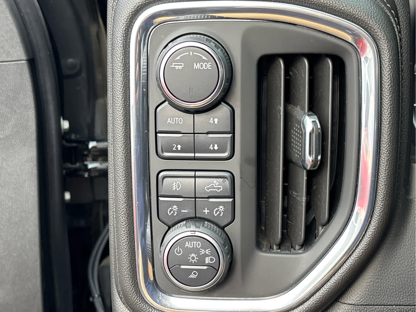 Used 2020 Chevrolet Silverado 1500 LT Trail Boss image 25