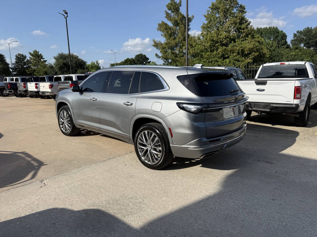 Used 2025 Buick Enclave Avenir w/ Super Cruise Package FWD image 4