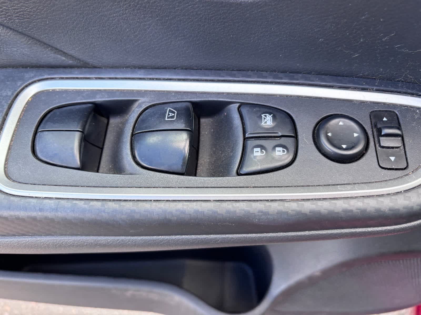 Used 2020 Nissan Versa SR w/ Convenience Package FWD image 17