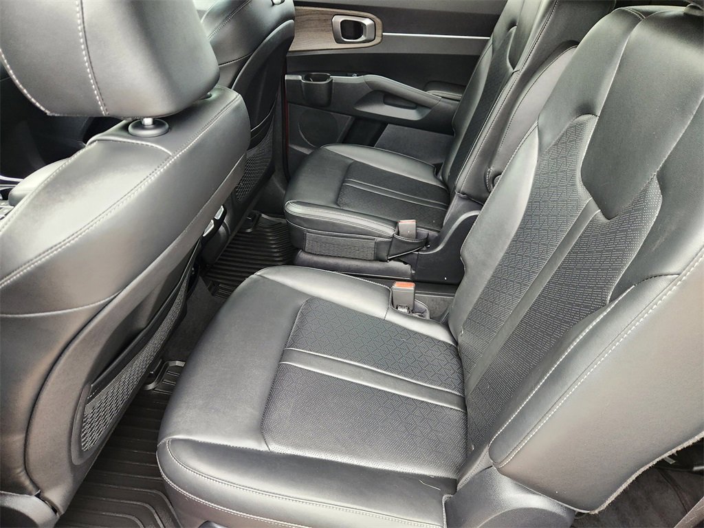 Used 2023 Kia Sorento EX w/ Panoramic Sunroof Package image 28