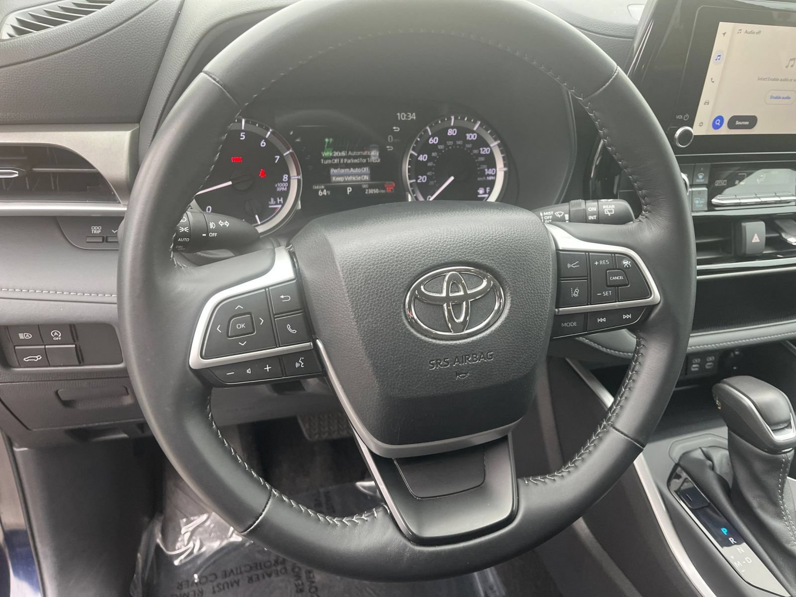 Used 2025 Toyota Highlander LE FWD image 29