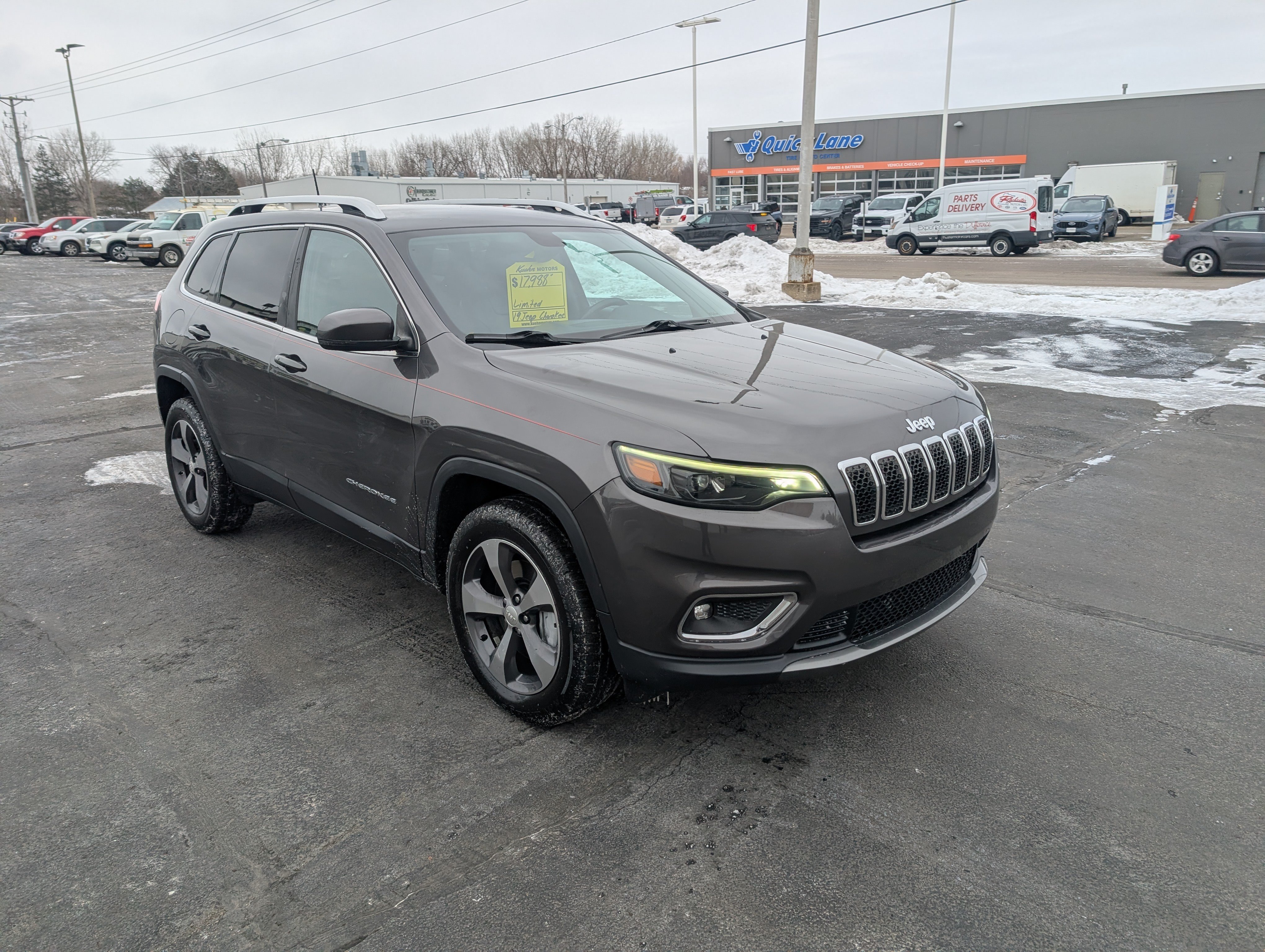 Used 2019 Jeep Cherokee Limited AWD/4WD image 2