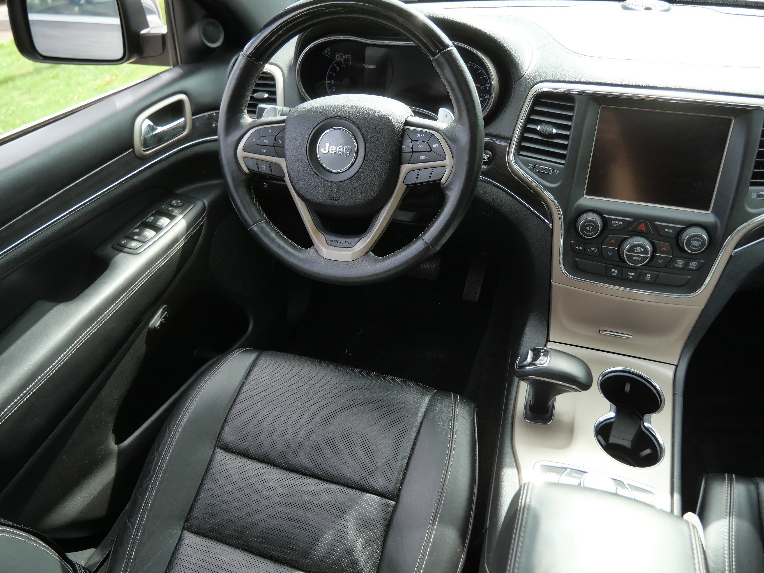 Used 2015 Jeep Grand Cherokee Overland AWD/4WD image 9