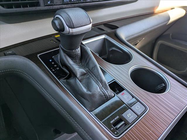 Used 2021 Toyota Sienna XLE w/ XLE Plus Package image 11