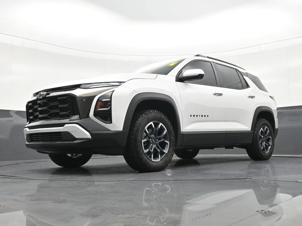 Used 2025 Chevrolet Equinox ACTIV w/ Safety and Technology Package FWD image 24