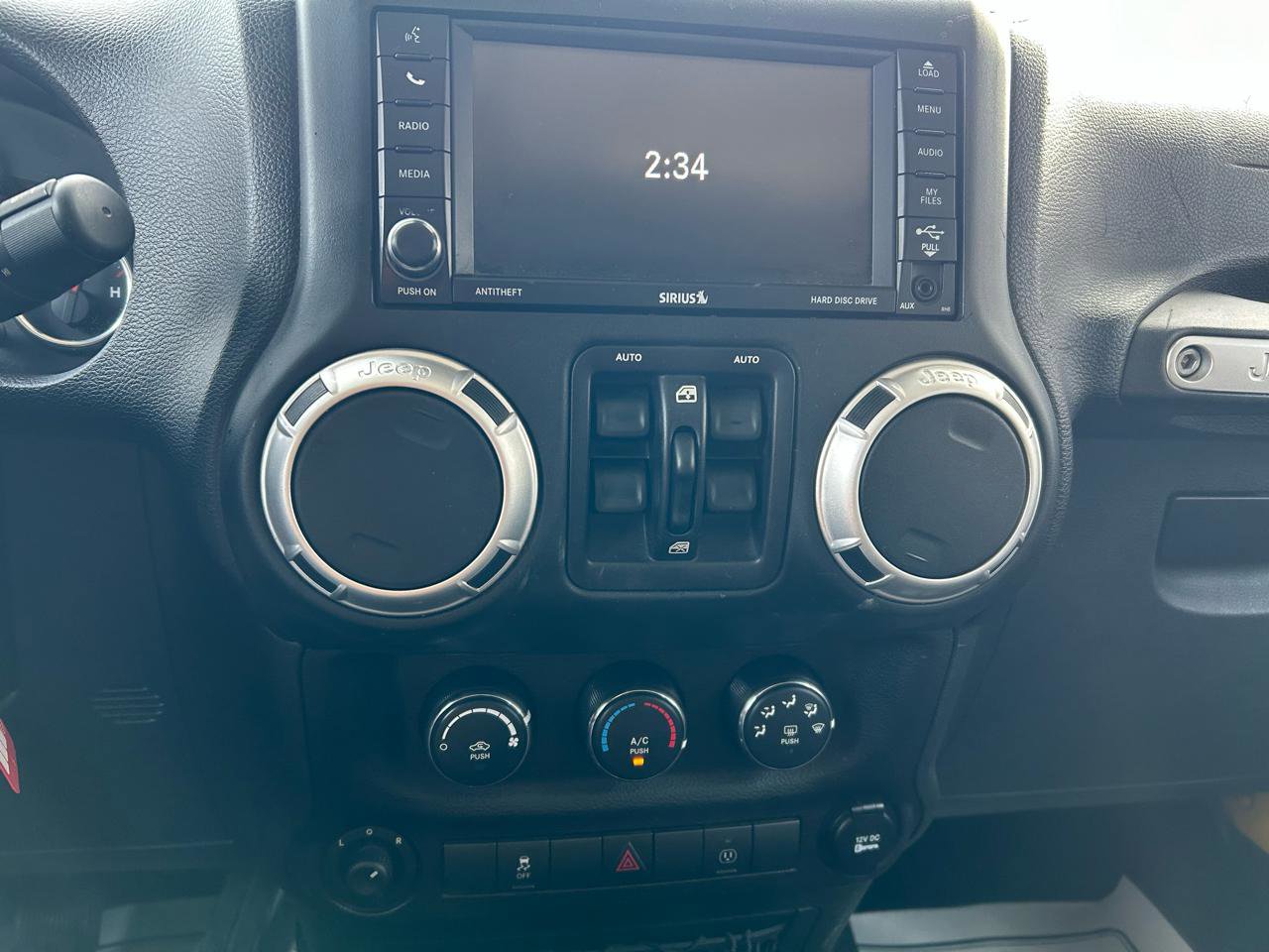 Used 2015 Jeep Wrangler Unlimited Sahara image 22