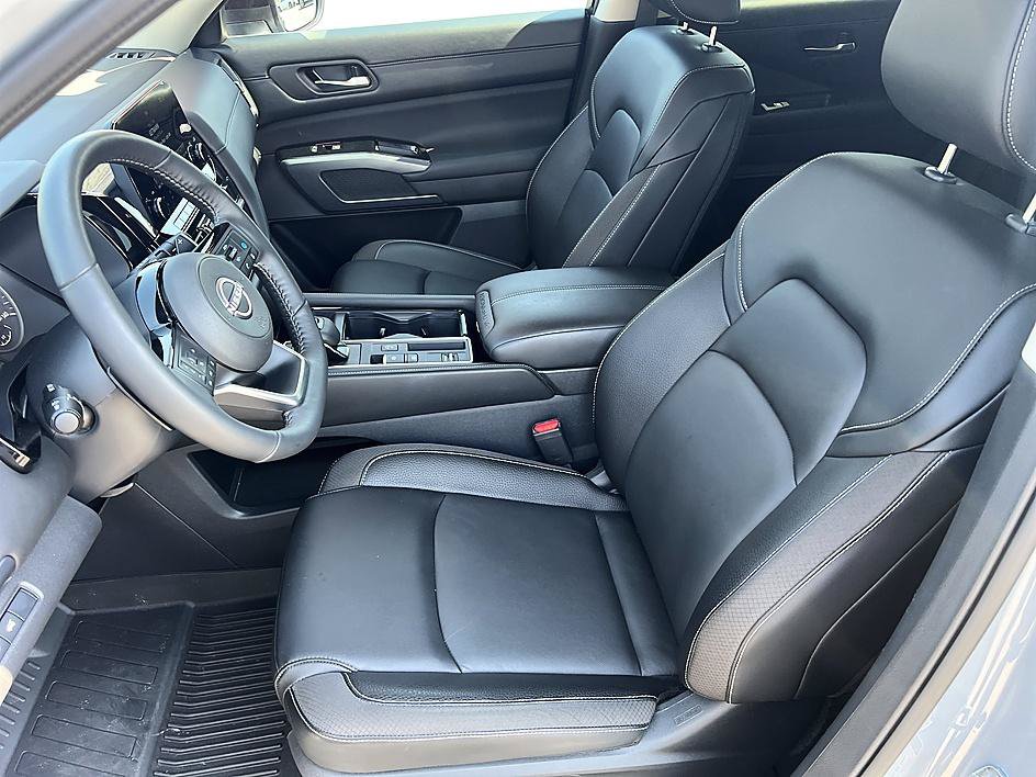 Certified 2025 Nissan Pathfinder SL FWD image 13