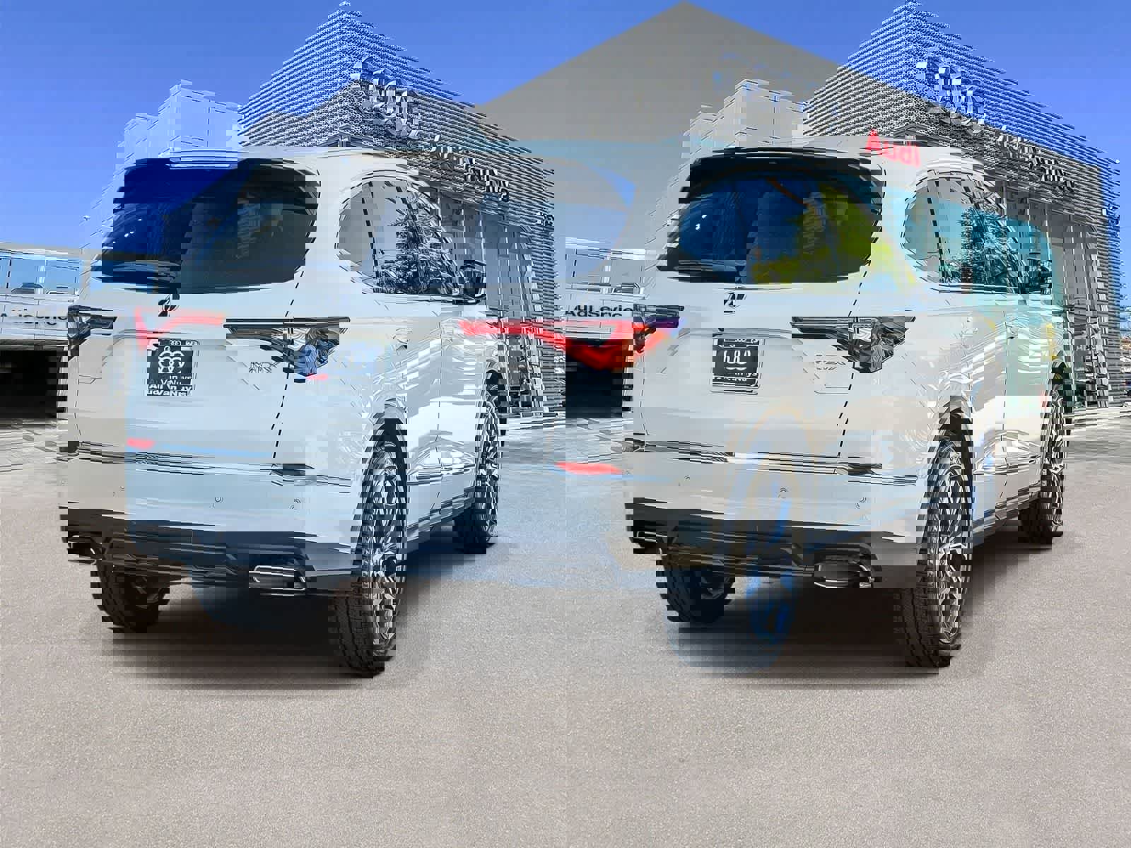 Used 2024 Acura MDX FWD w/ Technology Package image 4