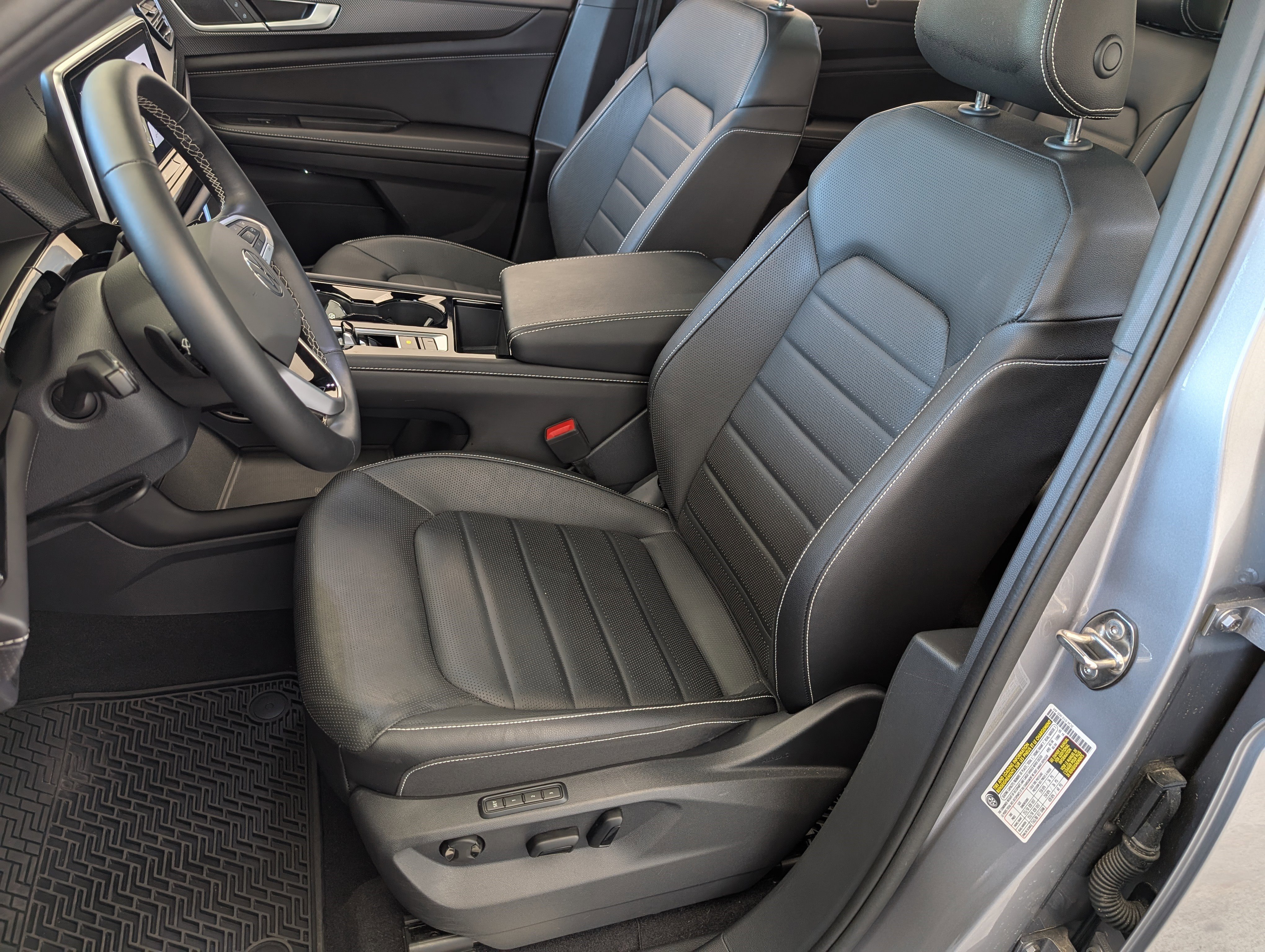 Used 2025 Volkswagen Atlas Cross Sport SEL image 17