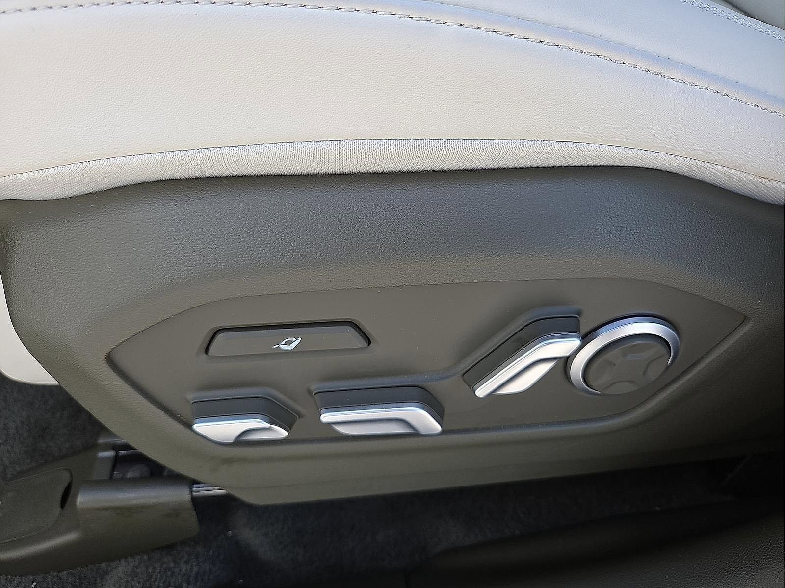 Used 2025 Hyundai Santa Fe Calligraphy AWD/4WD image 15