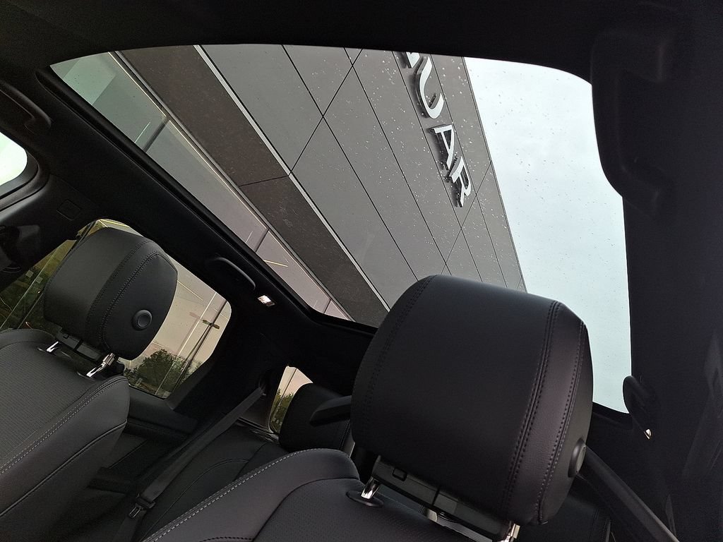 New 2026 Land Rover Discovery Sport Landmark AWD/4WD image 8