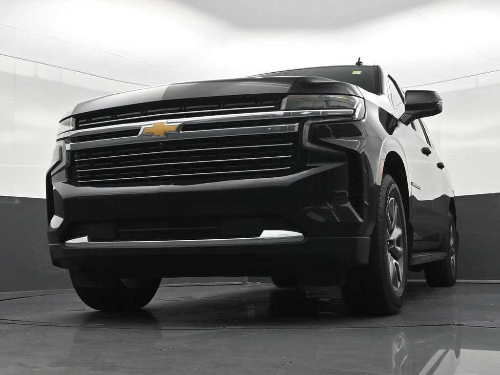 Used 2022 Chevrolet Suburban LT w/ Luxury Package RWD image 30