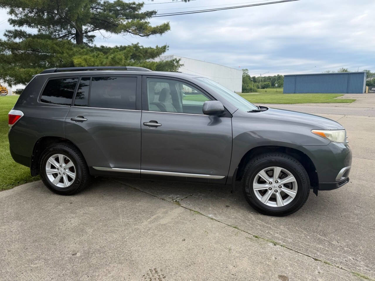 Used 2011 Toyota Highlander 4WD w/ Tech Pkg image 4