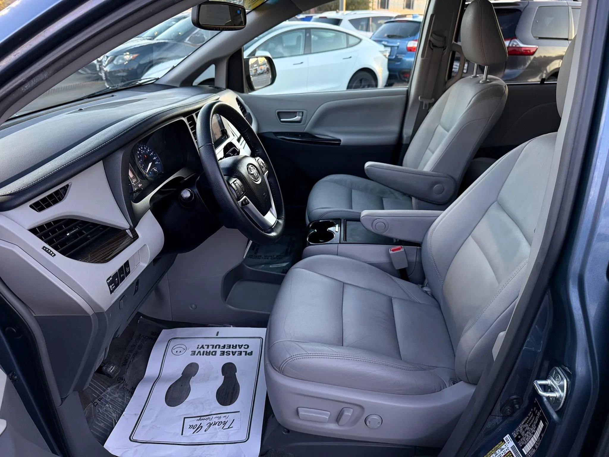 Used 2017 Toyota Sienna XLE w/ XLE Navigation Package FWD image 12