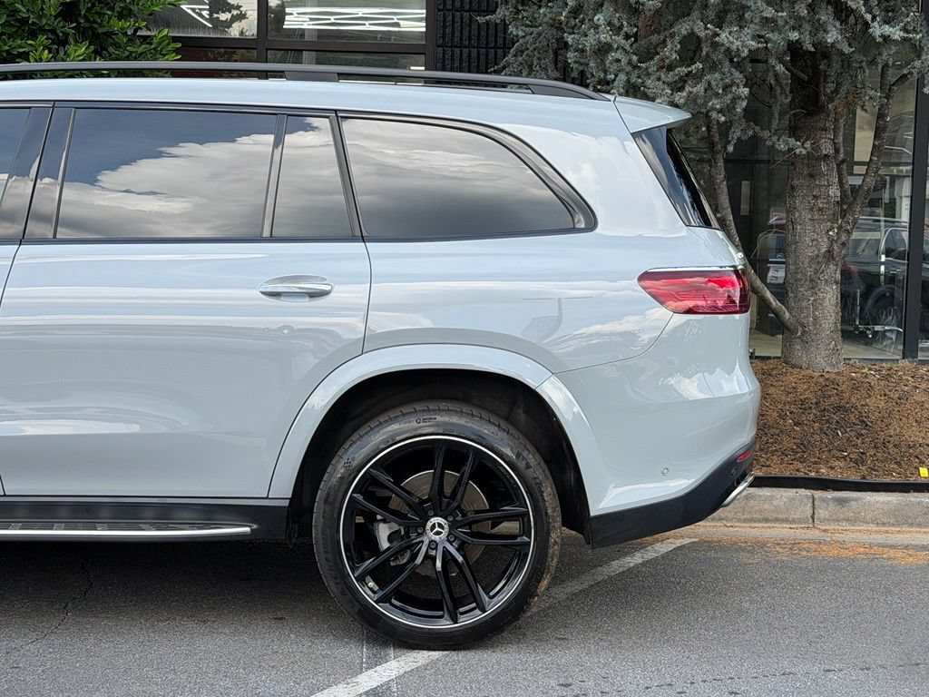 Used 2024 Mercedes-Benz GLS 580 4MATIC image 11