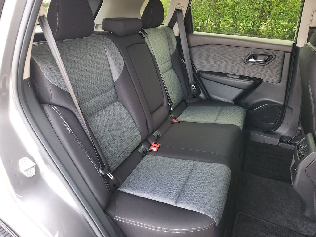 Certified 2023 Nissan Rogue SV image 14