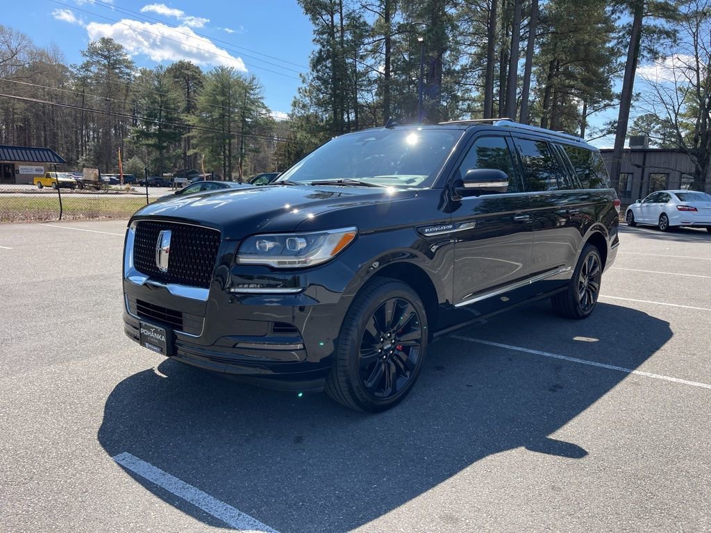 Used 2024 Lincoln Navigator L Reserve AWD/4WD image 2