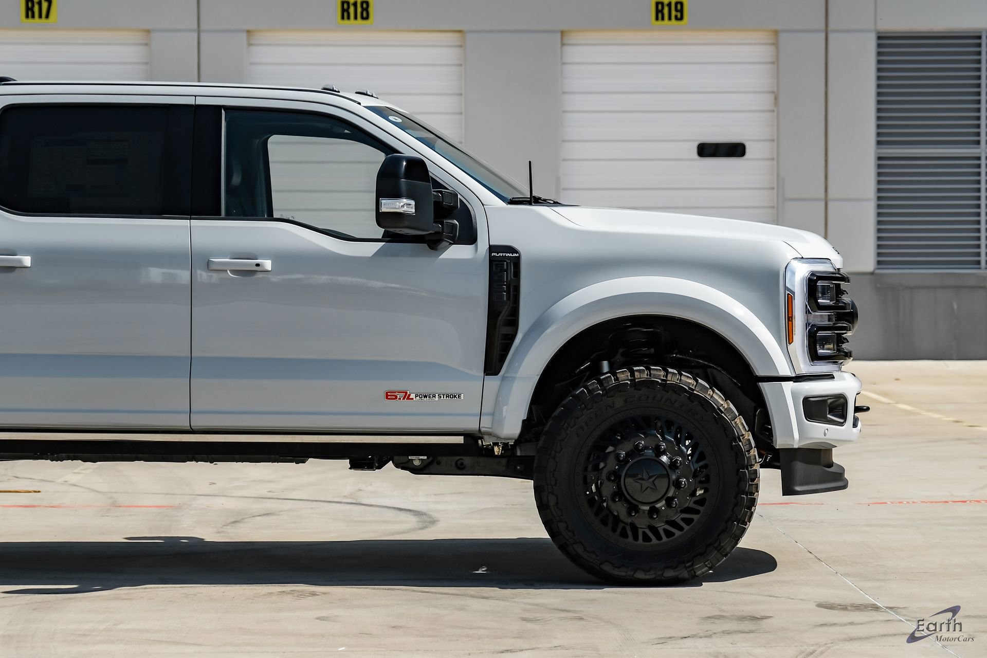 Used 2026 Ford F450 Platinum w/ FX4 Off-Road Package AWD/4WD image 24