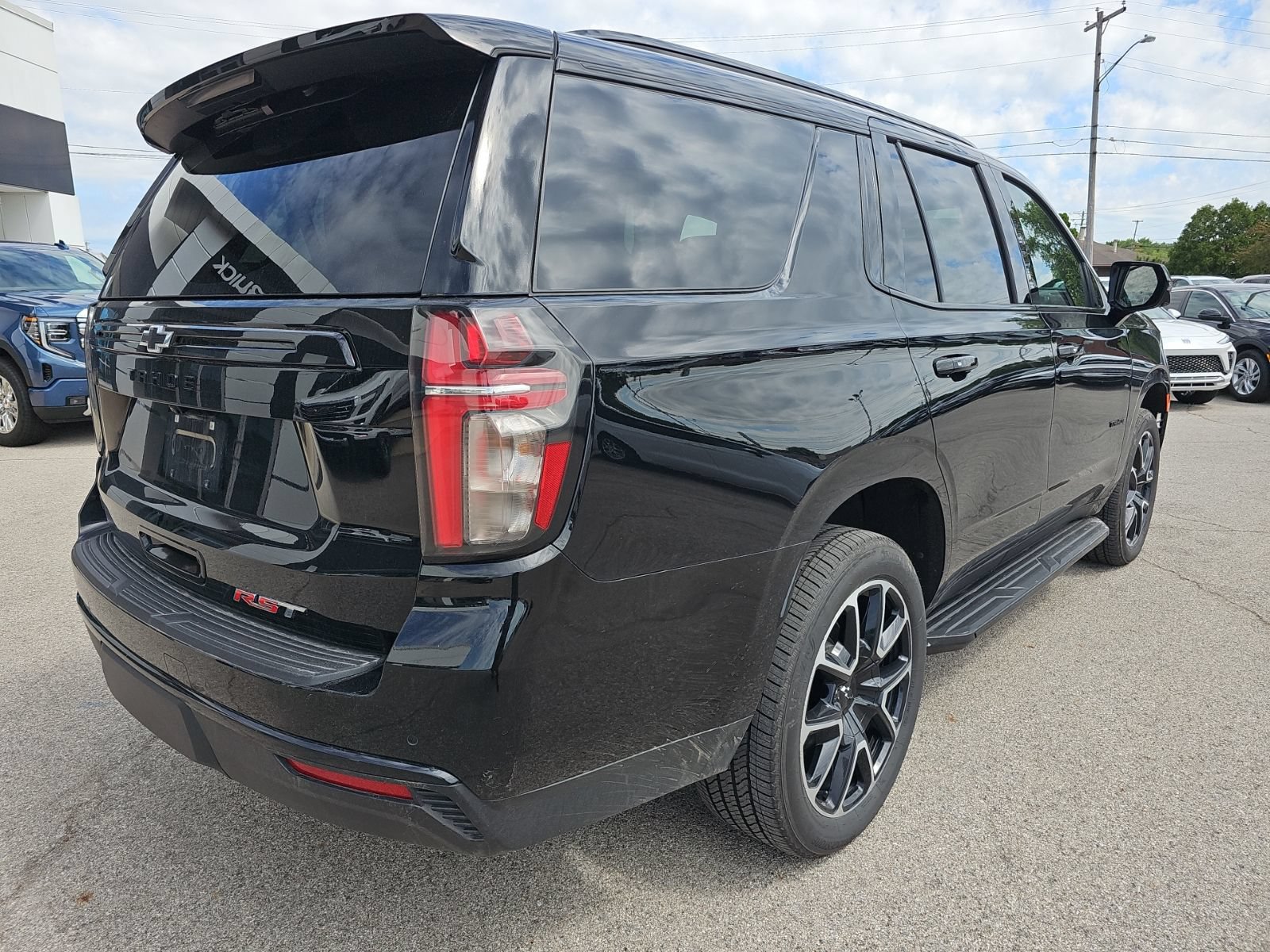 Used 2024 Chevrolet Tahoe RST w/ Luxury Package AWD/4WD image 7