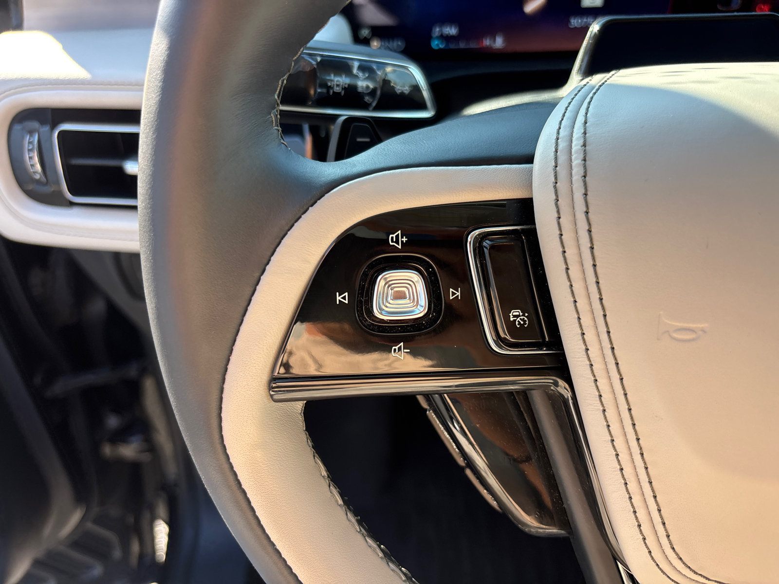 New 2026 Lincoln Aviator Reserve AWD/4WD image 17