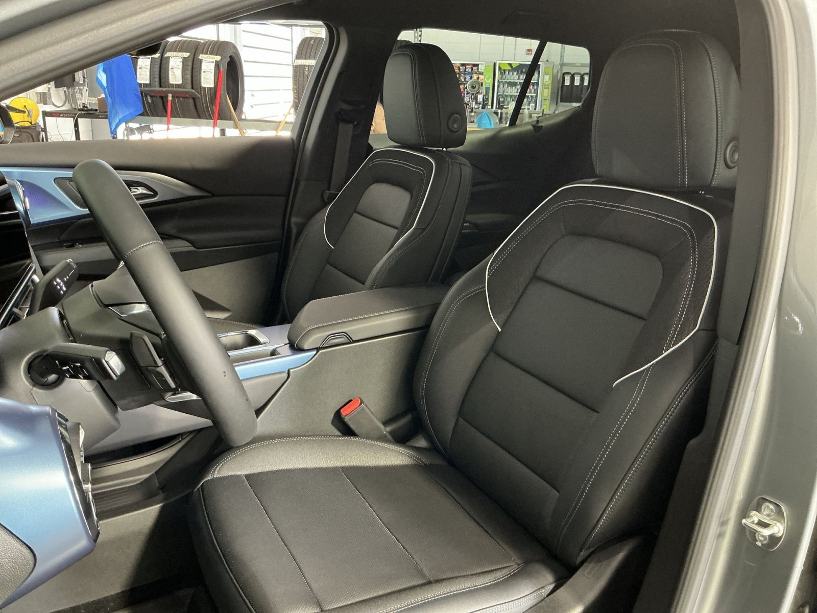 New 2026 Chevrolet Equinox EV LT w/ Convenience Package II FWD image 21
