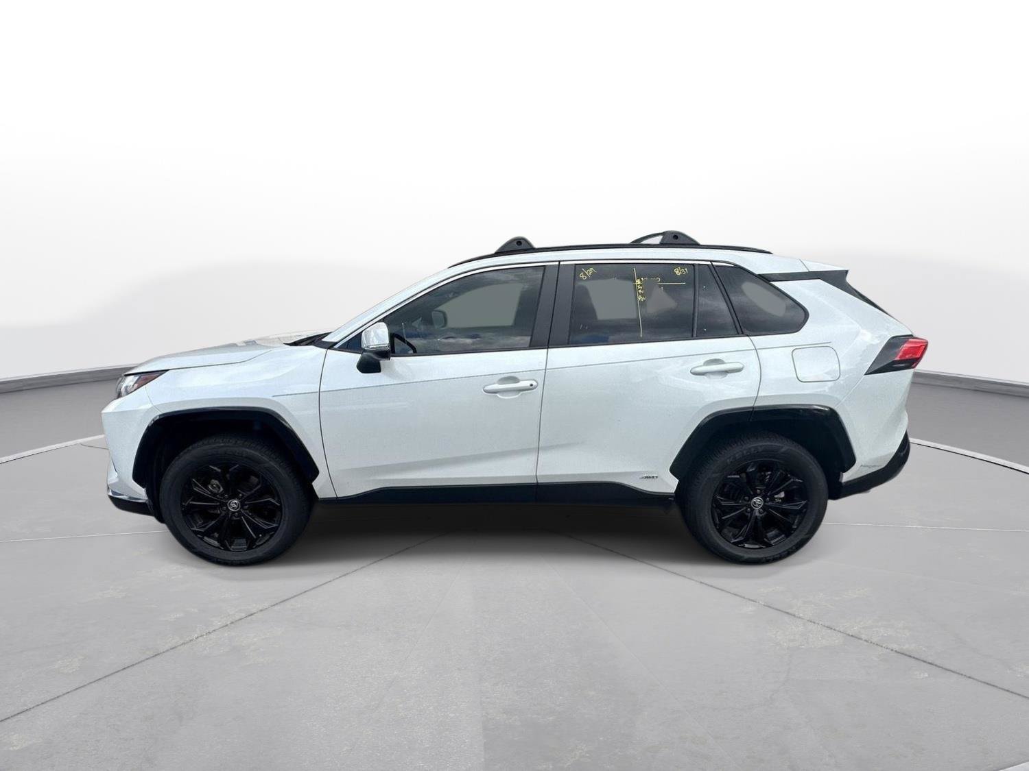 Used 2024 Toyota RAV4 SE w/ Convenience Package AWD/4WD image 9