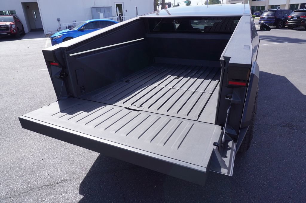 Used 2025 Tesla Cybertruck AWD Crew Cab image 10