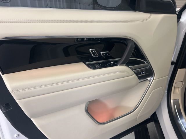 Used 2025 Land Rover Range Rover Long Wheelbase SE image 8