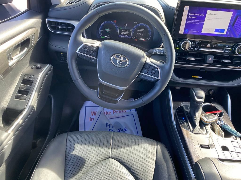 Used 2025 Toyota Highlander Platinum AWD/4WD image 11