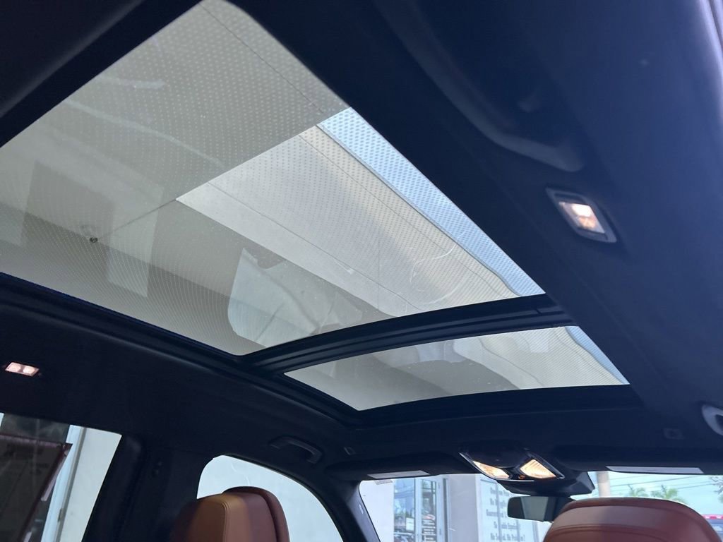 Used 2023 BMW X7 M60i w/ Executive Package image 31