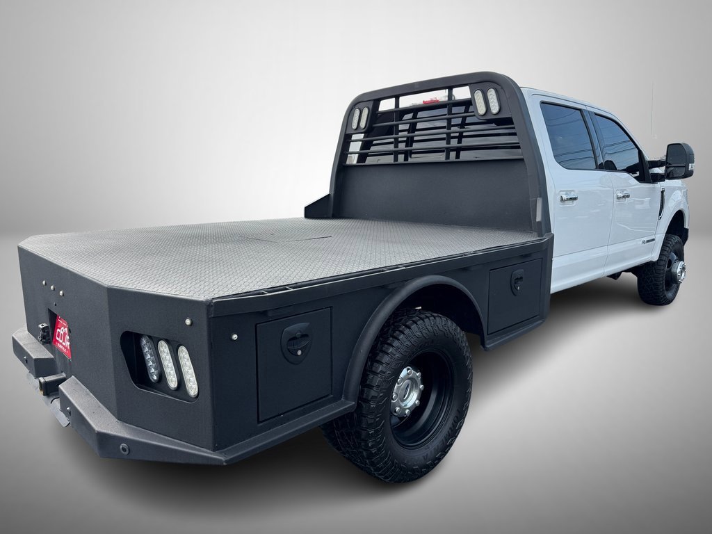 Used 2017 Ford F350 Lariat w/ Chrome Package image 3