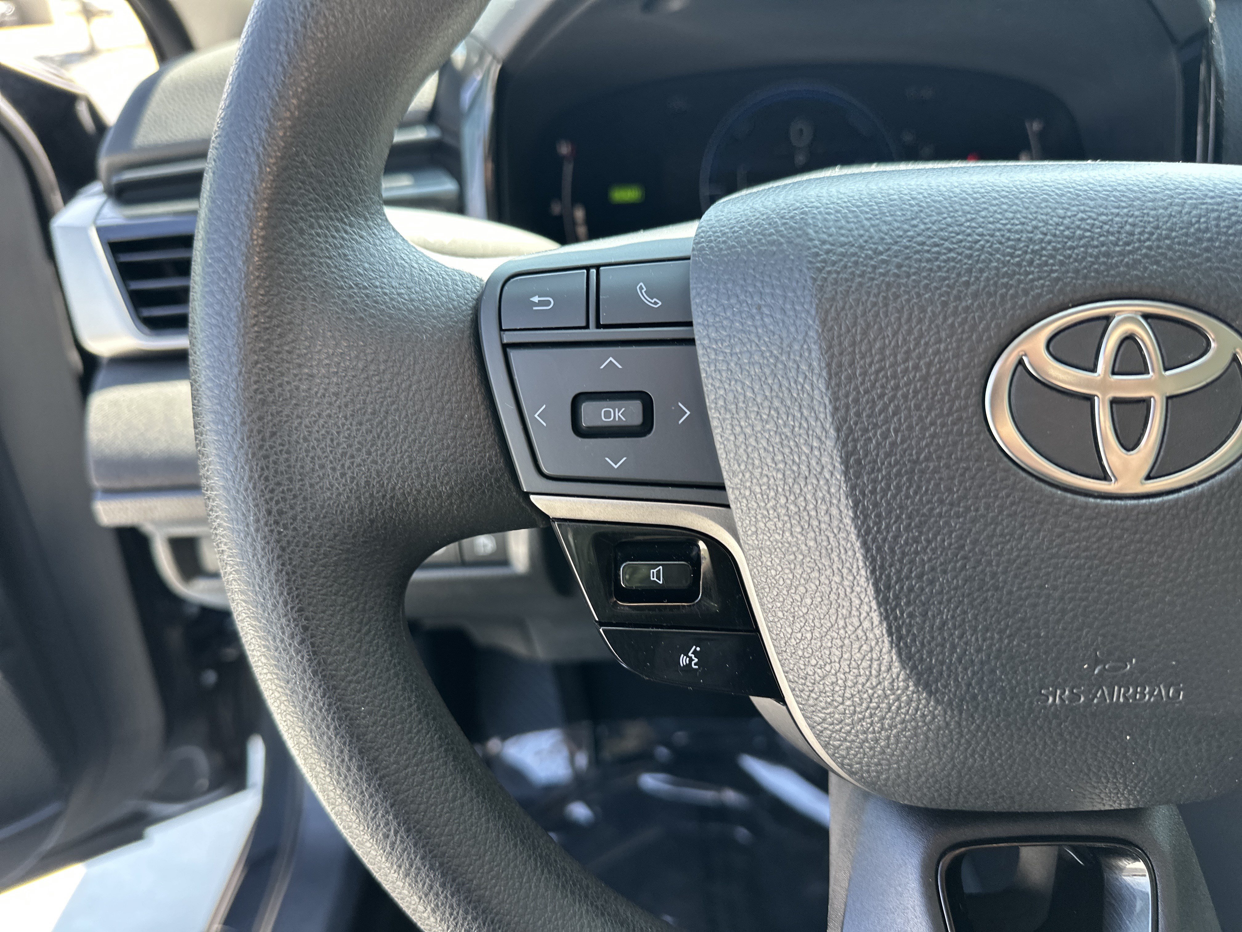 Used 2025 Toyota Camry LE FWD image 19
