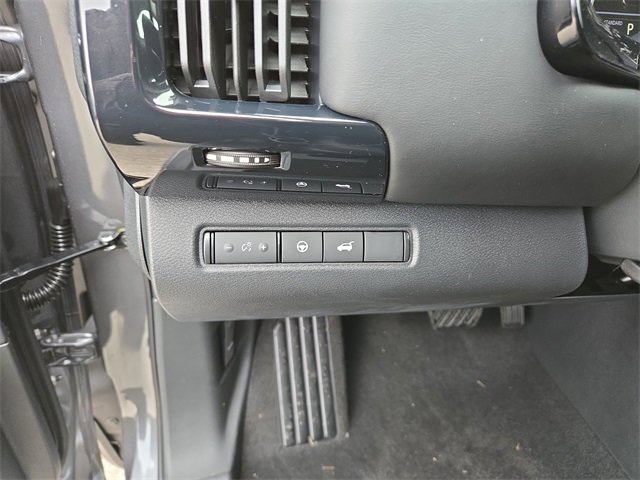 New 2025 Nissan Pathfinder SV w/ Black Appearance Package image 18