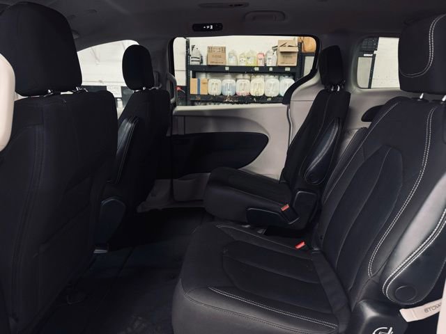 Used 2023 Chrysler Voyager LX image 19
