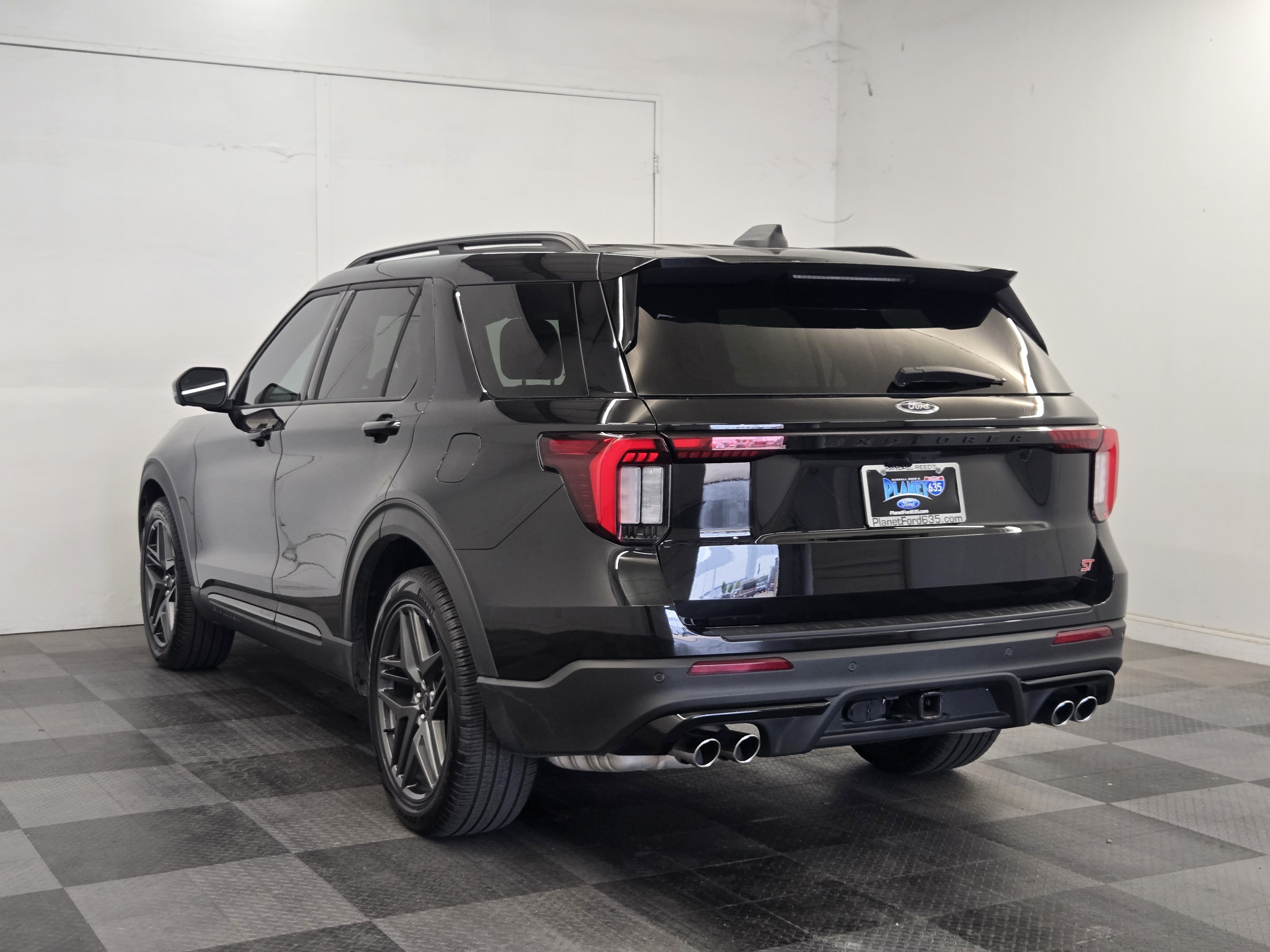 Certified 2025 Ford Explorer ST AWD/4WD image 5