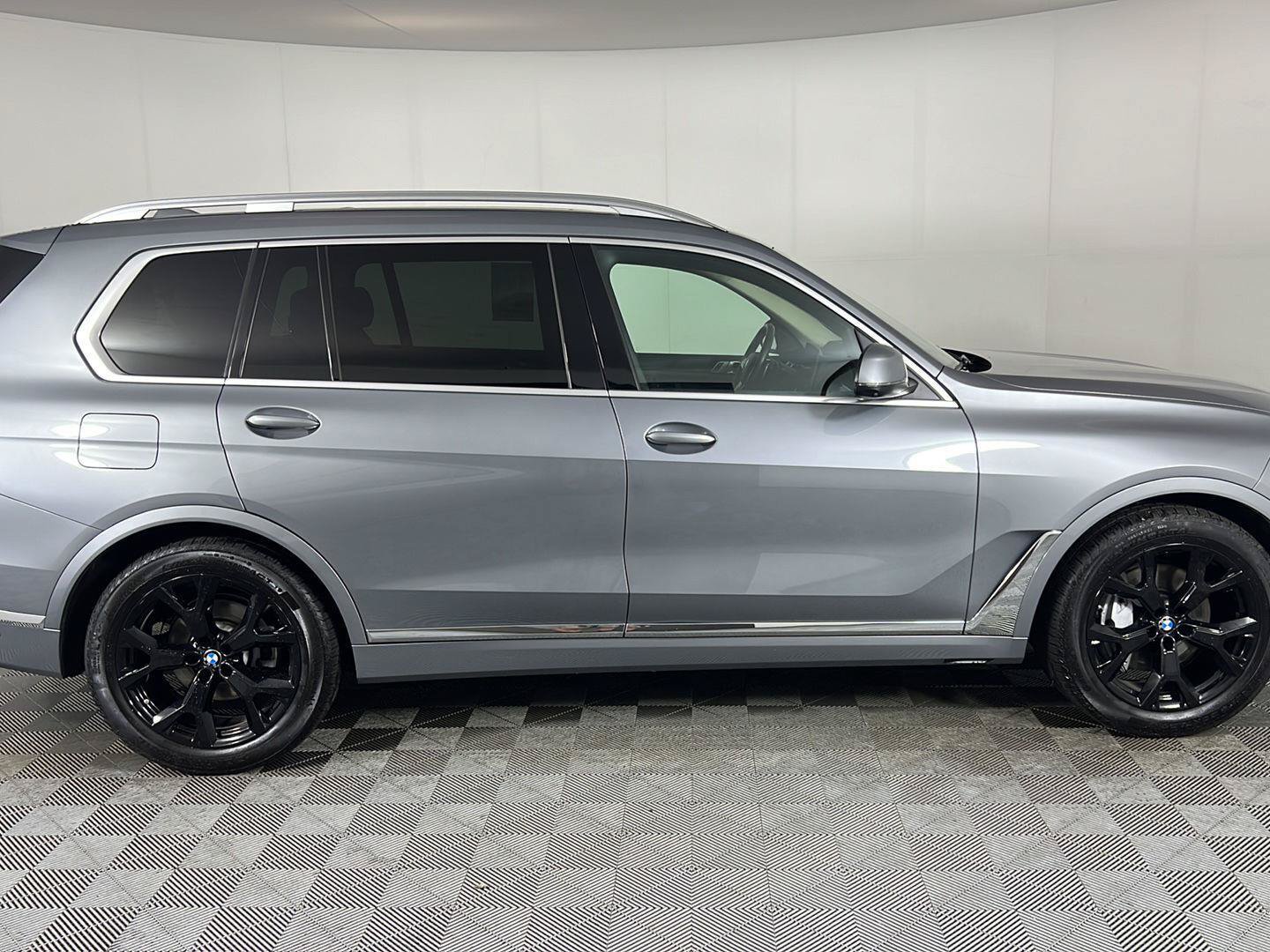 Used 2024 BMW X7 xDrive40i w/ Premium Package AWD/4WD image 23