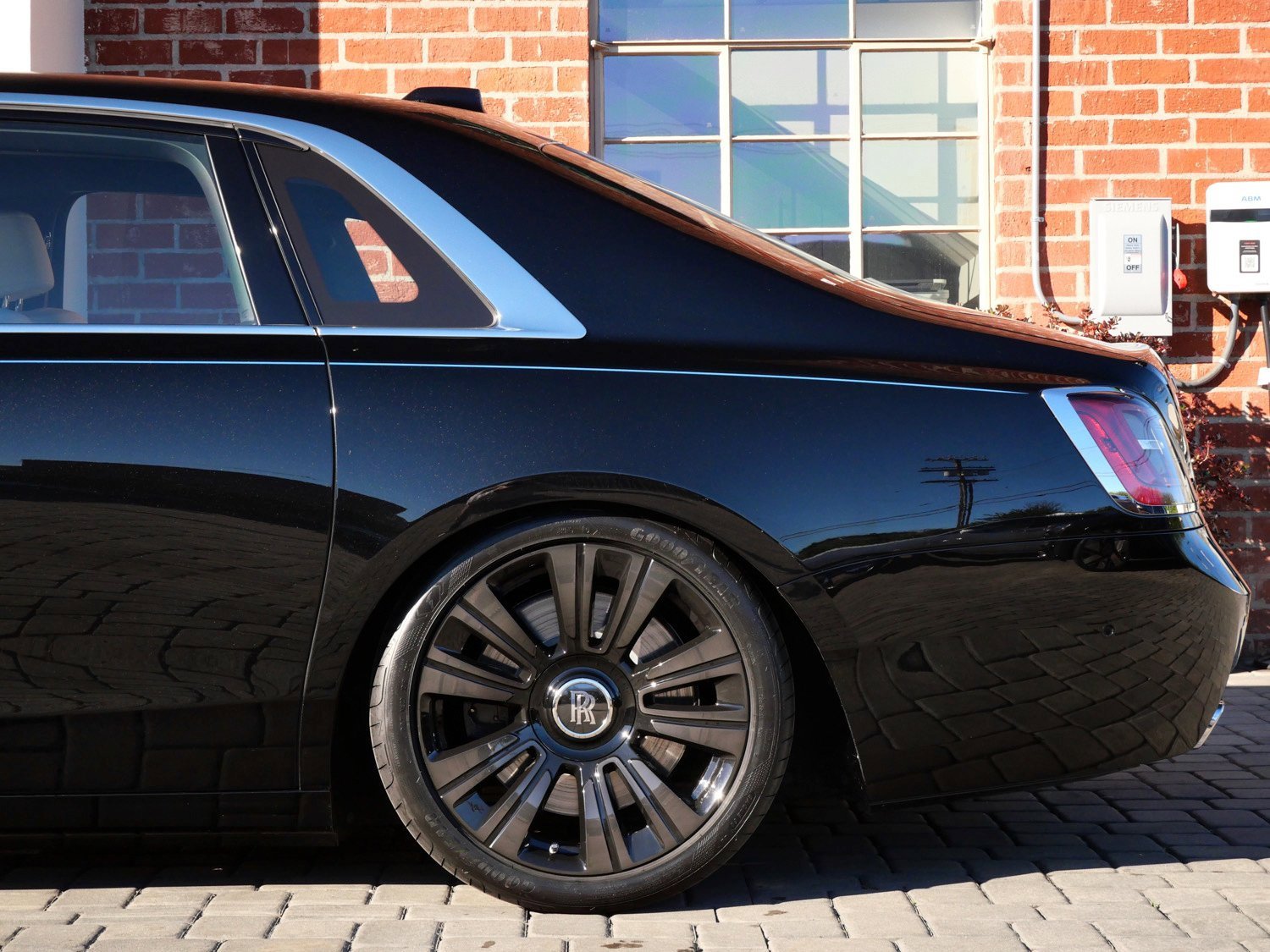 Used 2023 Rolls-Royce Ghost image 32