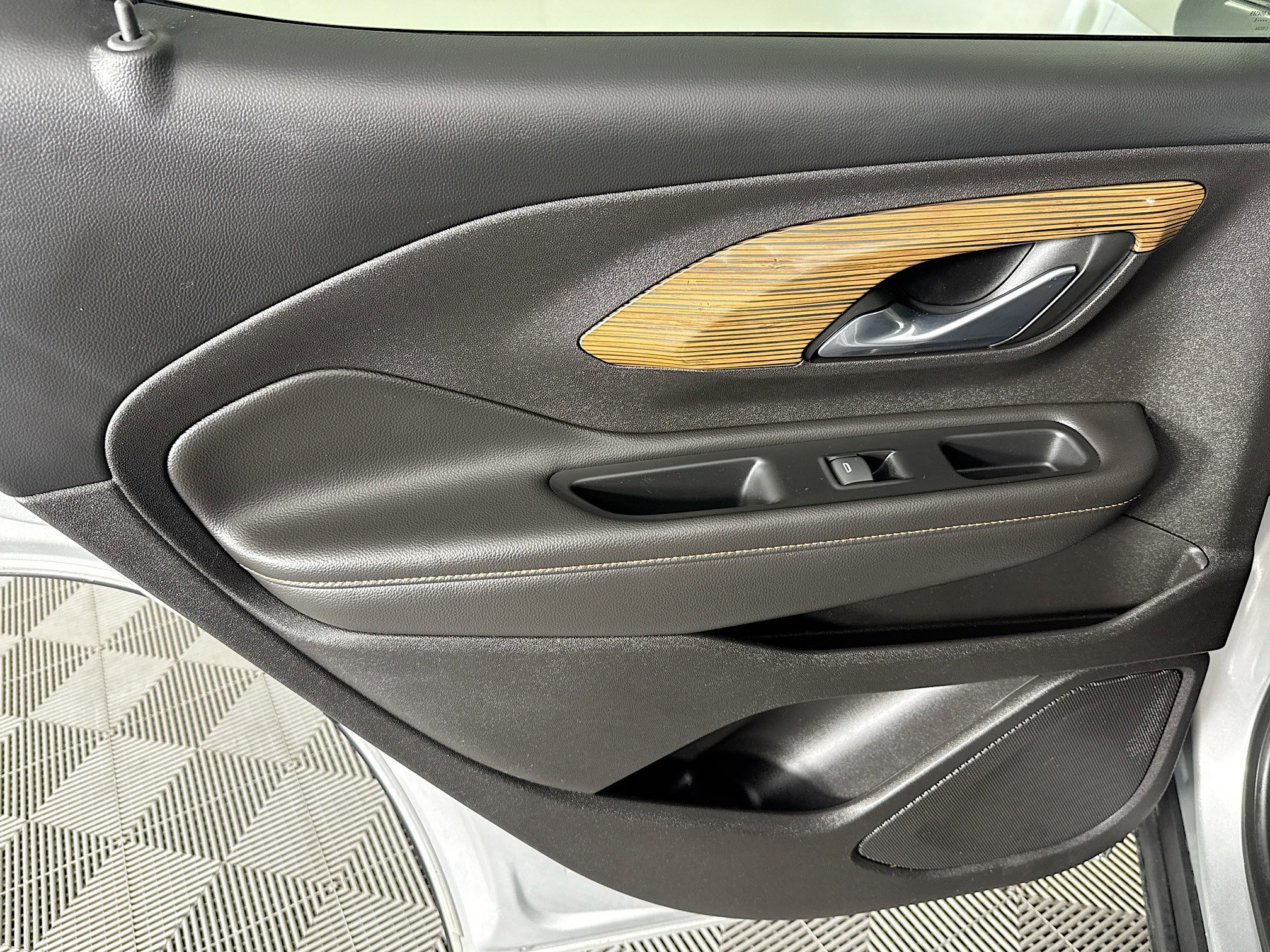 Used 2018 GMC Terrain SLE w/ Driver Convenience Package image 25