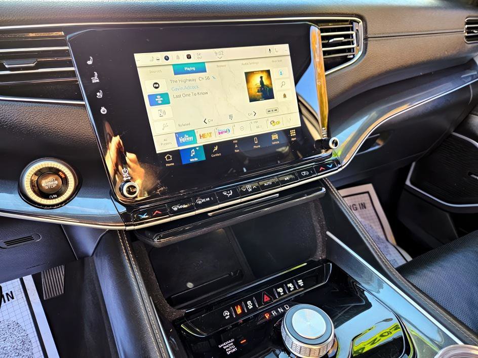 Used 2024 Jeep Wagoneer L 4WD w/ Premium Group I image 19