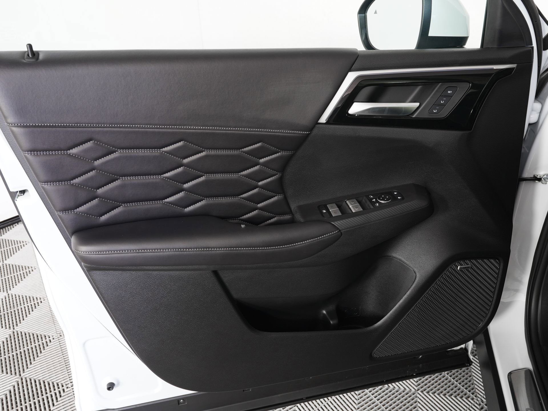 New 2026 Mitsubishi Outlander SEL FWD image 6