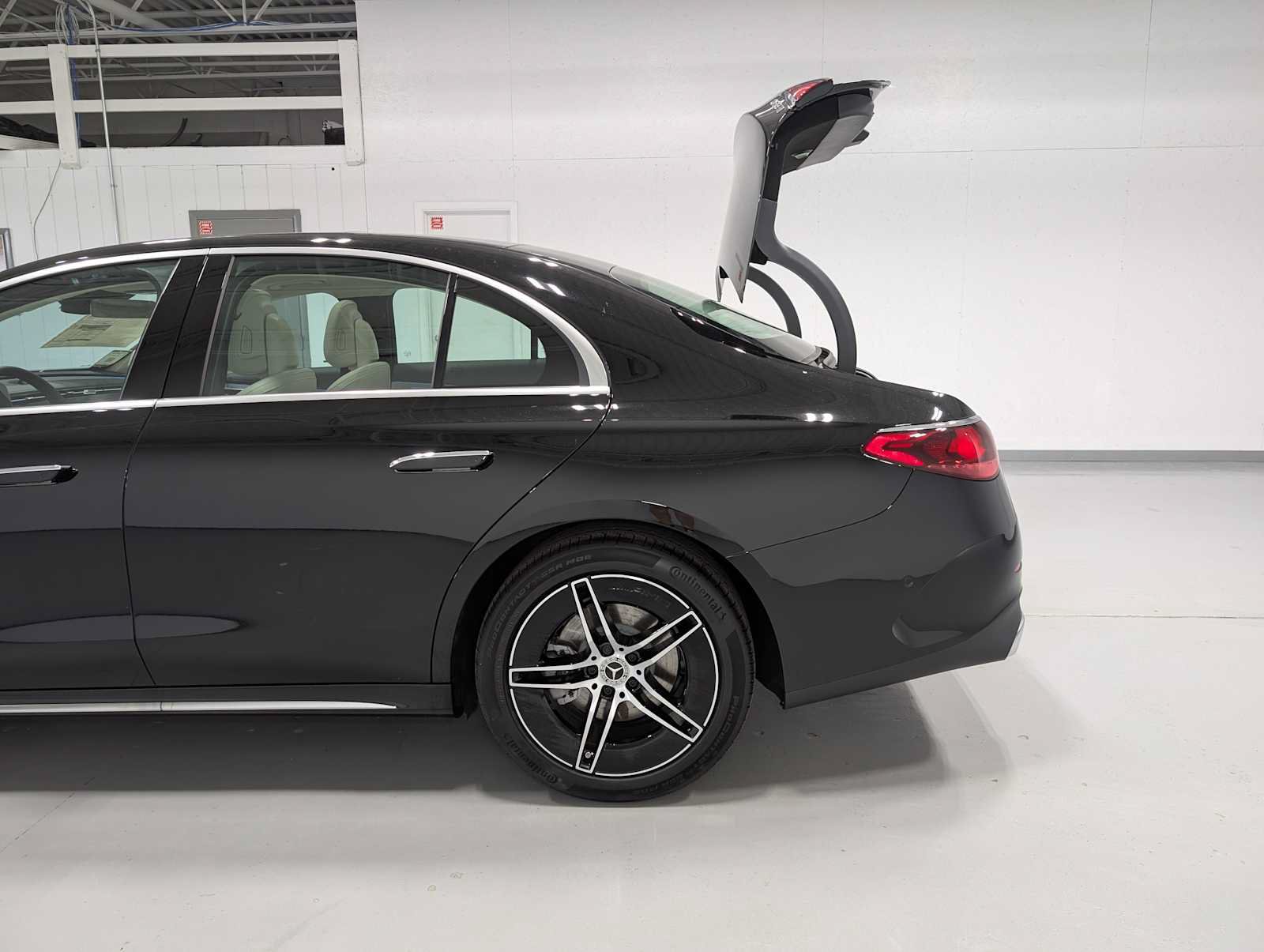 New 2026 Mercedes-Benz E 350 4MATIC Sedan image 9
