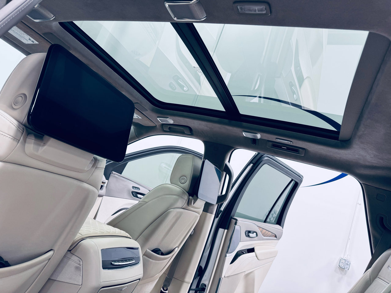 Used 2022 Cadillac Escalade Sport Platinum w/ Heavy-Duty Trailer Package image 37