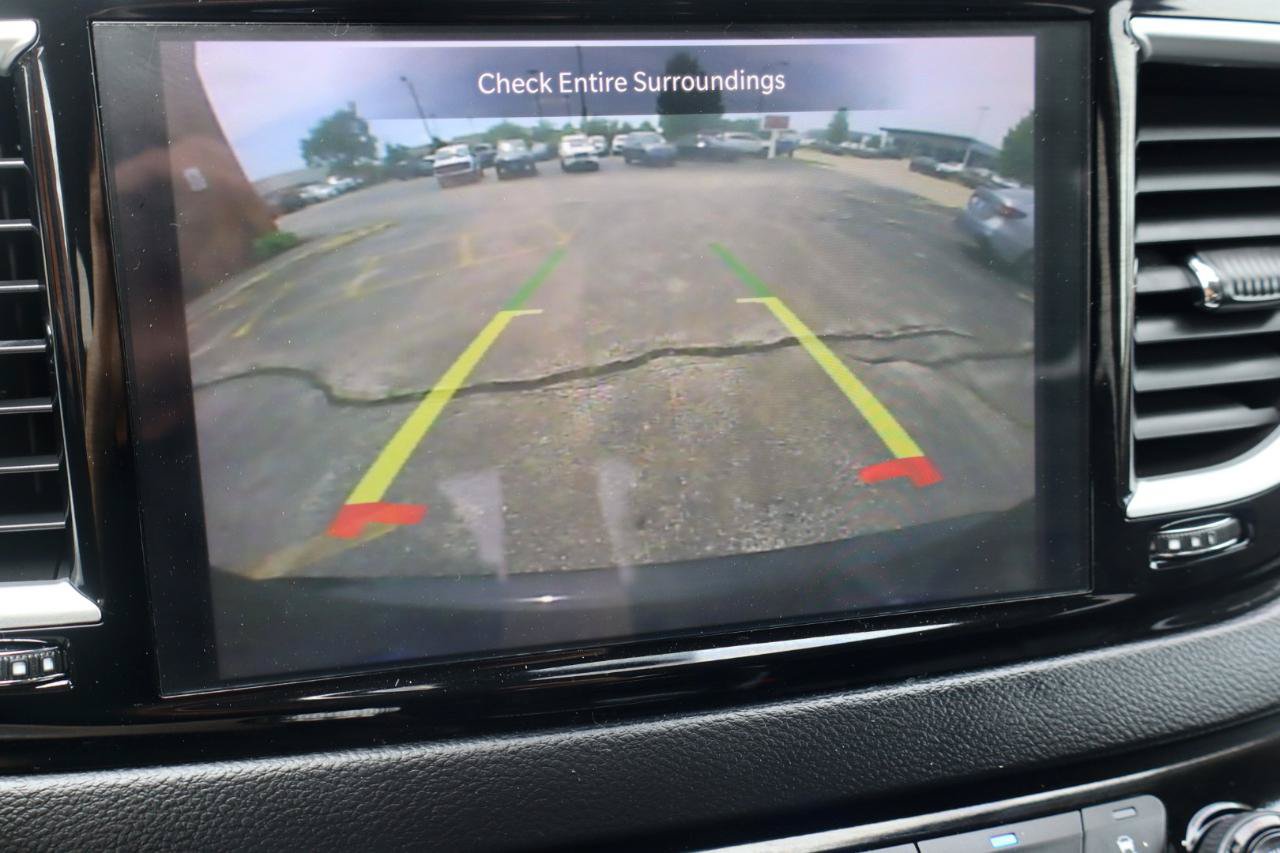 Used 2023 Chrysler Pacifica Touring-L FWD image 18