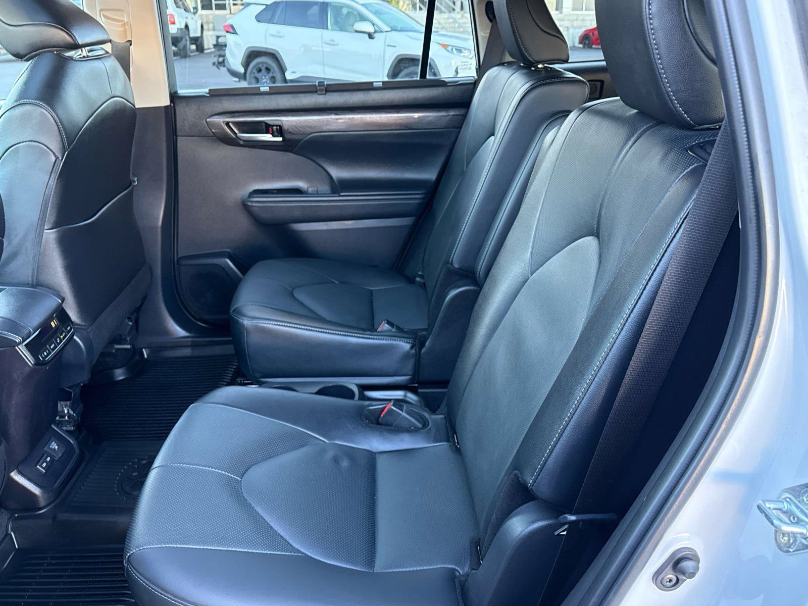 Used 2026 Toyota Highlander Limited AWD/4WD image 14