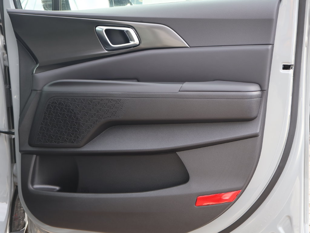 New 2027 Kia Carnival SX w/ Dark Edition Package FWD image 8
