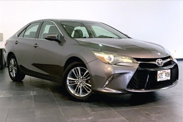 Used 2017 Toyota Camry SE image 2