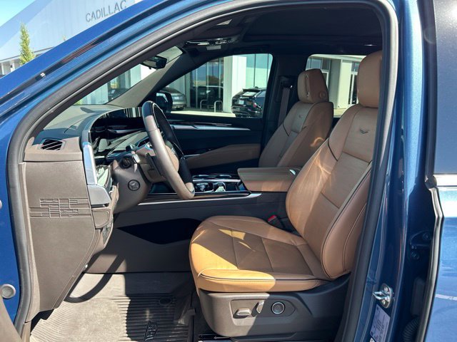 Used 2026 Cadillac Escalade Luxury w/ Touring Package AWD/4WD image 15